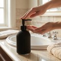 Dozownik do Mydła Czarny Mat Szklany Ryflowany 400 ml VILDE Łazienka
