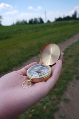 Klasyczny Duży Kompas w Metalowej Obudowie Klasyczny KUBISPORT